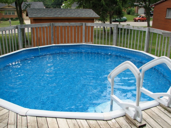 Installing-an-Above-Ground-Swimming-Pools-Overlap-Liner